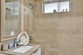 Newly Renovated Apt #2 w/ Parking Close to Beach