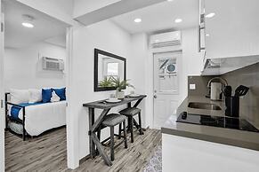 Newly Renovated Apt #2 w/ Parking Close to Beach