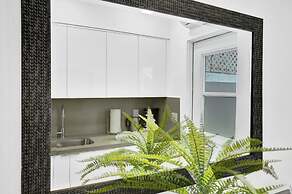 Newly Renovated Apt #2 w/ Parking Close to Beach