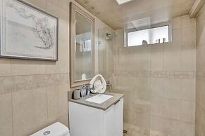 Newly Renovated Apt #2 w/ Parking Close to Beach