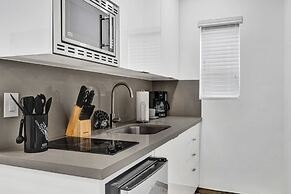 Newly Renovated Apt-unit #1 Close to Beach