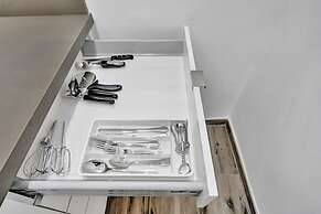 Newly Renovated Apt-unit #1 Close to Beach