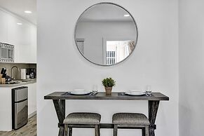 Newly Renovated Apt-unit #1 Close to Beach