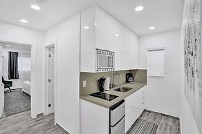 Renovated Apt -unit #3 / Close to Beach w/ Parking