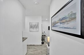 Renovated Apt -unit #3 / Close to Beach w/ Parking