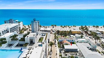 Renovated Apt -unit #3 / Close to Beach w/ Parking