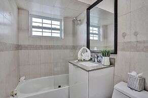 Renovated Apt -unit #3 / Close to Beach w/ Parking