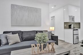 Renovated Apt -unit #3 / Close to Beach w/ Parking