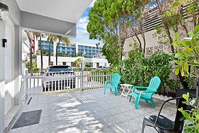 Renovated Apt -unit #3 / Close to Beach w/ Parking