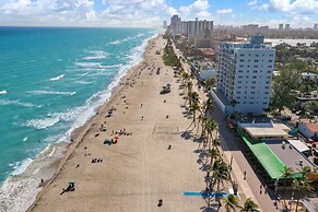 Newly Renovated #4 Close to the Beach w/ Parking