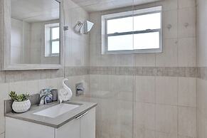 Newly Renovated #4 Close to the Beach w/ Parking