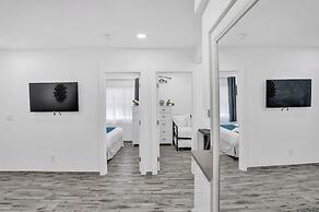 Newly Renovated #4 Close to the Beach w/ Parking