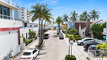 Newly Renovated #4 Close to the Beach w/ Parking