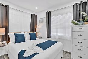 Newly Renovated #4 Close to the Beach w/ Parking