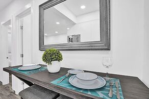 Newly Renovated #4 Close to the Beach w/ Parking