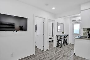 Newly Renovated #4 Close to the Beach w/ Parking