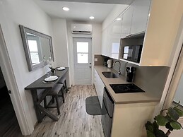 Newly Renovated #4 Close to the Beach w/ Parking