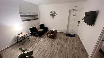 Newly Renovated #4 Close to the Beach w/ Parking