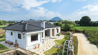 Jeju Proud Jacuzzi Dokche Pension