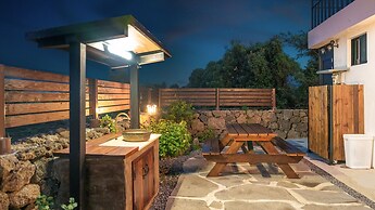 Jeju Proud Jacuzzi Dokche Pension