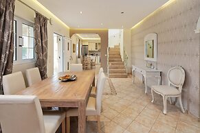 Villa Erato With Private Swimming Pool