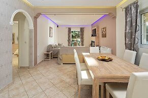 Villa Erato With Private Swimming Pool