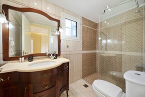 Villa Erato With Private Swimming Pool