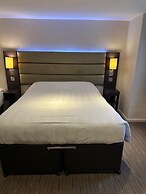 Premier Roomz Two Mills