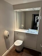 Premier Roomz Two Mills