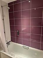 Premier Roomz Two Mills