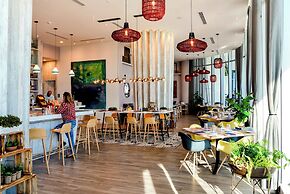 Beachfront condo with stunning views