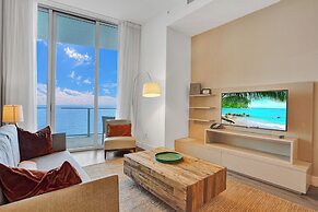 Beachfront condo with stunning views