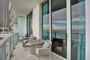 Beachfront condo with stunning views
