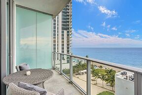 Beachfront condo with stunning views