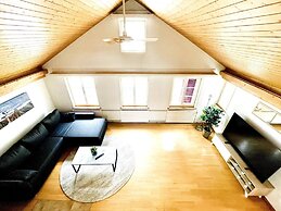 Einzigartige Schöne Altbau- Wohnung Im Zentrum