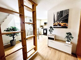 Einzigartige Schöne Altbau- Wohnung Im Zentrum