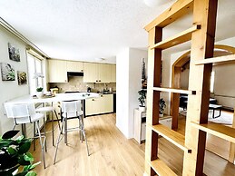 Einzigartige Schöne Altbau- Wohnung Im Zentrum