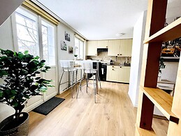 Einzigartige Schöne Altbau- Wohnung Im Zentrum