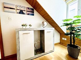 Einzigartige Schöne Altbau- Wohnung Im Zentrum