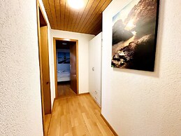 Einzigartige Schöne Altbau- Wohnung Im Zentrum
