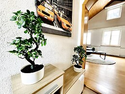 Einzigartige Schöne Altbau- Wohnung Im Zentrum