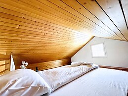 Einzigartige Schöne Altbau- Wohnung Im Zentrum