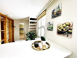 Einzigartige Schöne Altbau- Wohnung Im Zentrum