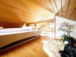 Einzigartige Schöne Altbau- Wohnung Im Zentrum