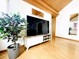 Einzigartige Schöne Altbau- Wohnung Im Zentrum