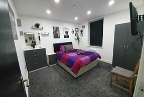 3 Bedrooms Apartments Near Town Center