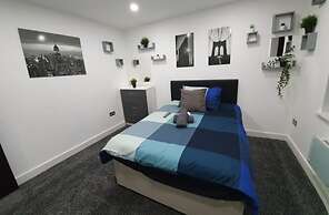 3 Bedrooms Apartments Near Town Center