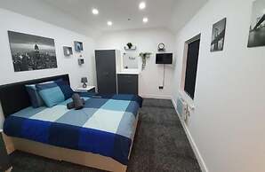 3 Bedrooms Apartments Near Town Center