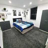 3 Bedrooms Apartments Near Town Center