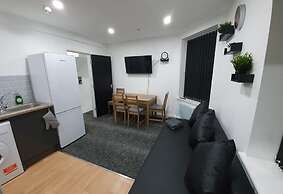 3 Bedrooms Apartments Near Town Center